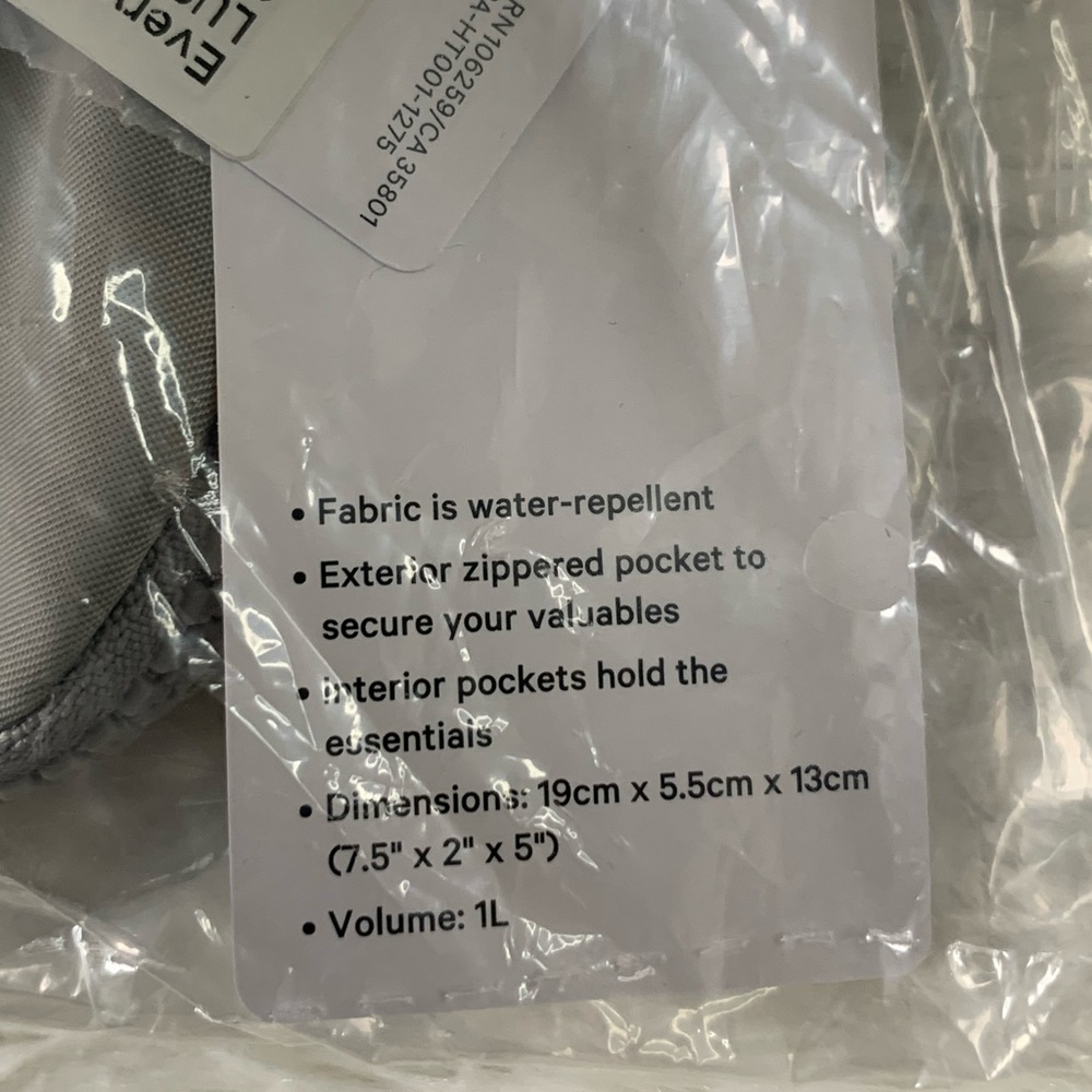 Lululemon Everywhere belt bag 1L, Silver Drop/ White -Discontinued - Picture 15 of 16